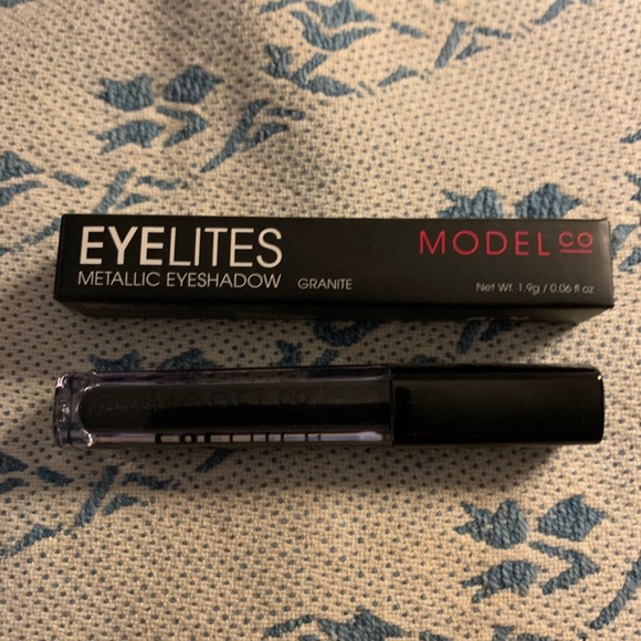 Model Co Metallic Eyeshadow NWT - Picture 2 of 2